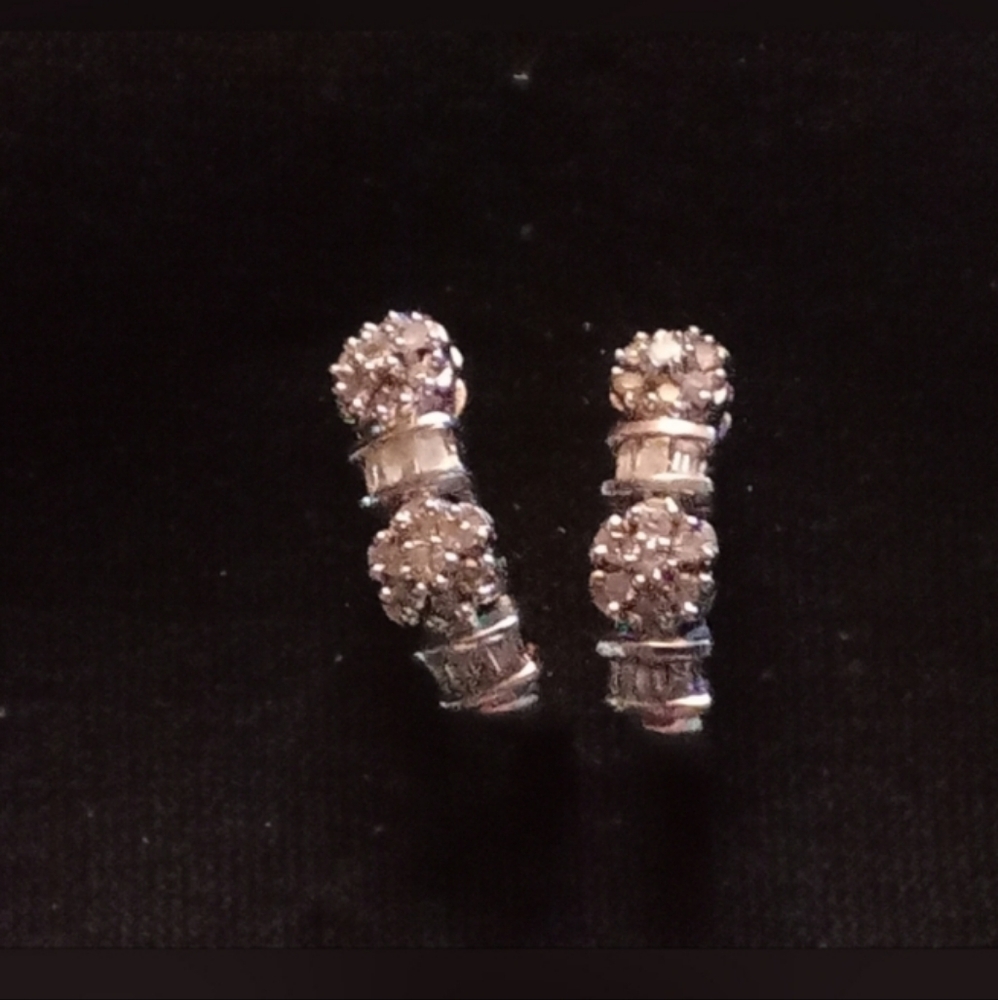 .30CT VVS ROUND & BAGUETTE DIAMOND 18K WHITE GOLD  earings